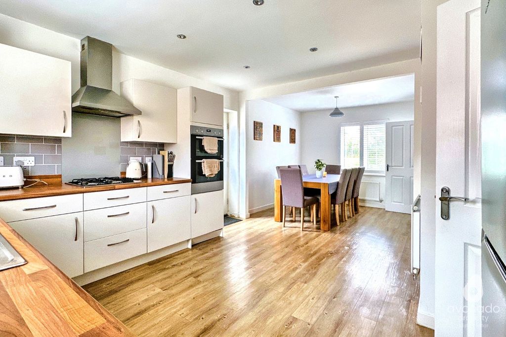 Property photo 3 of 15 3998725