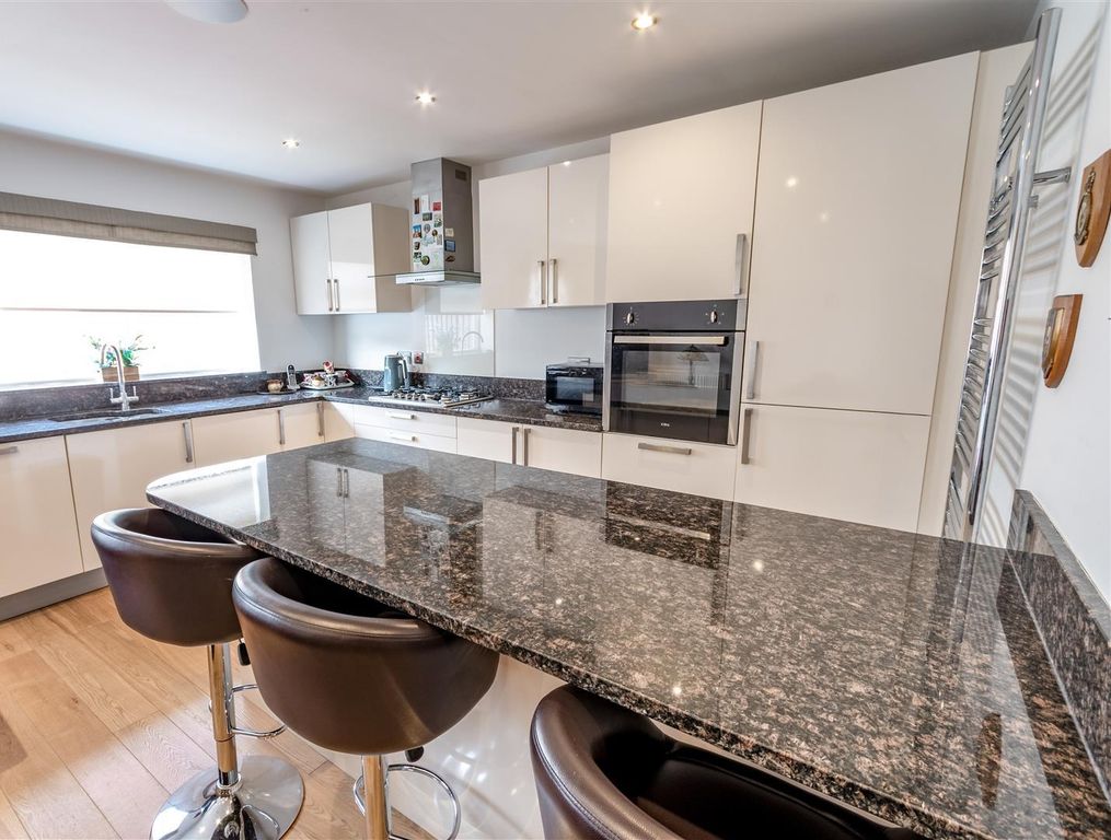 Property photo 2 of 15 92.Png