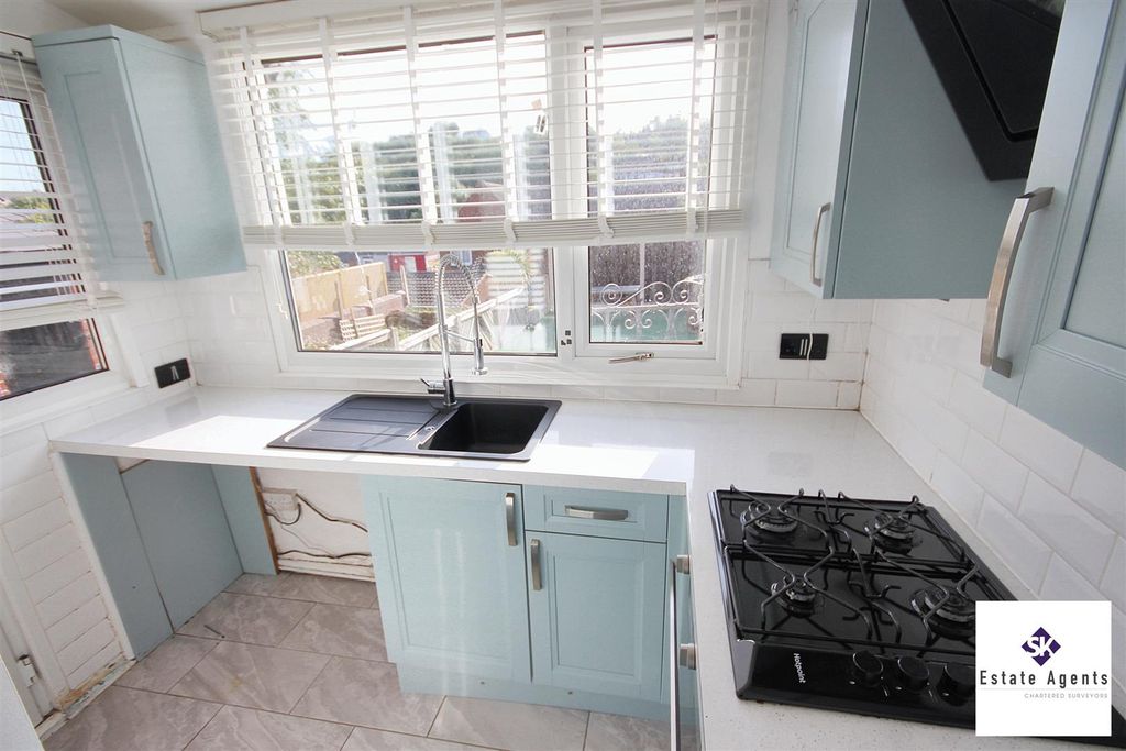 Property photo 2 of 11 Kitchen