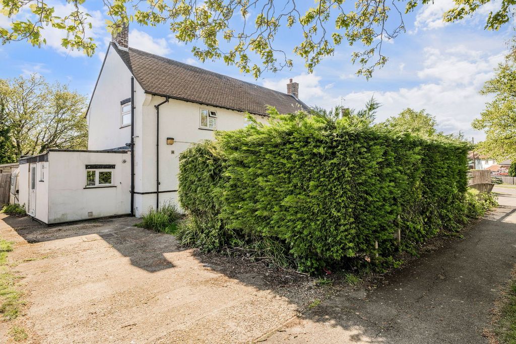 Additional image 2 of 3 bed semi-detached house for salePollards Oak Crescent, Oxted RH8