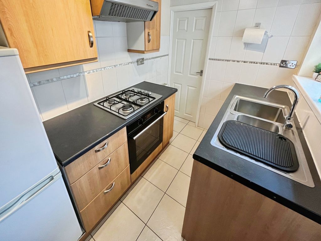 Property photo 3 of 11 Kitchen