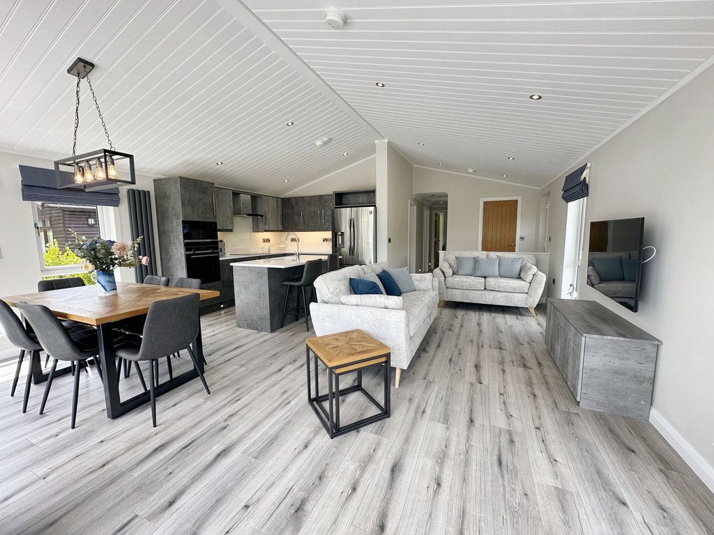 Property photo 2 of 46