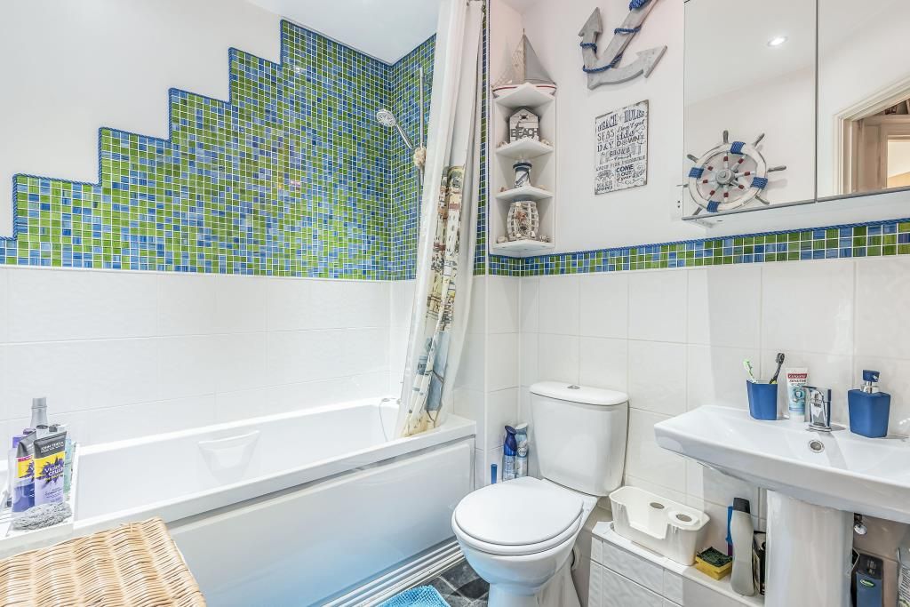 Property photo 2 of 10 Bathroom