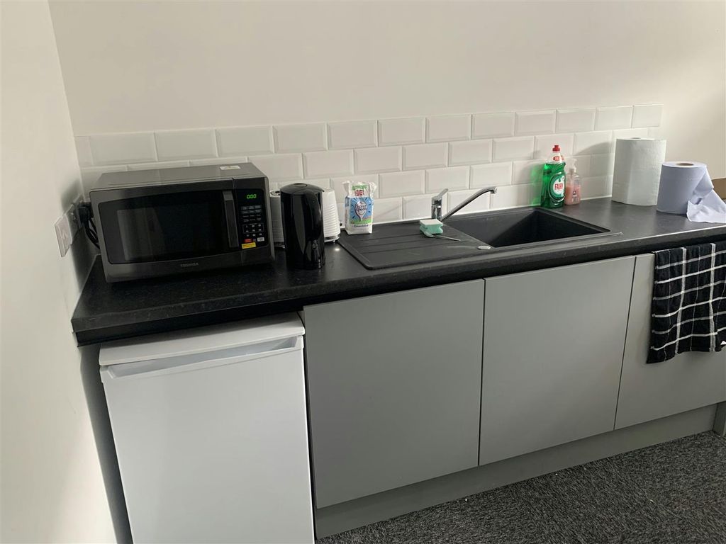 Property photo 3 of 8 Img_4978.Jpg