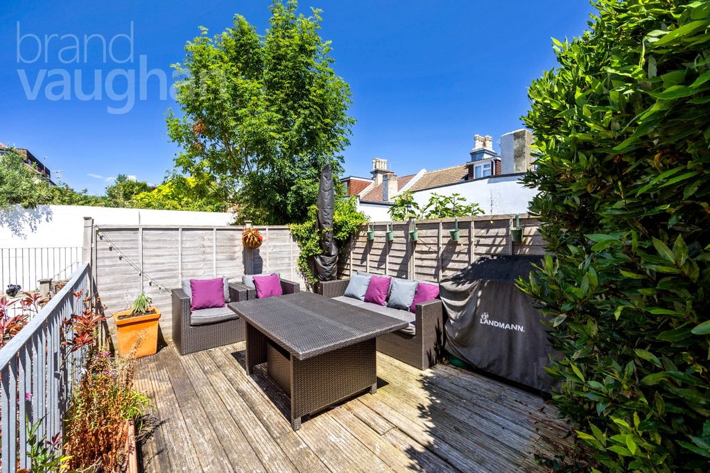 Property photo 2 of 17 Picture No. 12