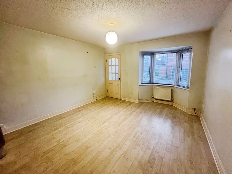 Property photo 3 of 12 Lounge