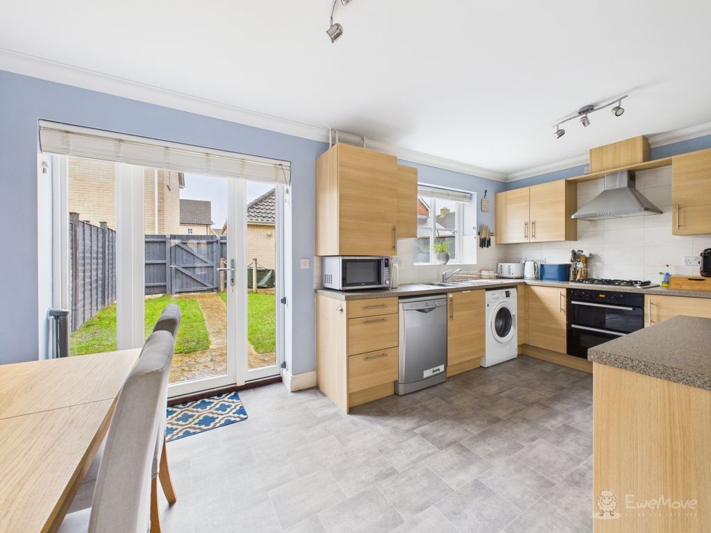 Property photo 3 of 18 Kitchen Diner- Mark Stephens Ewemove Newmarket And