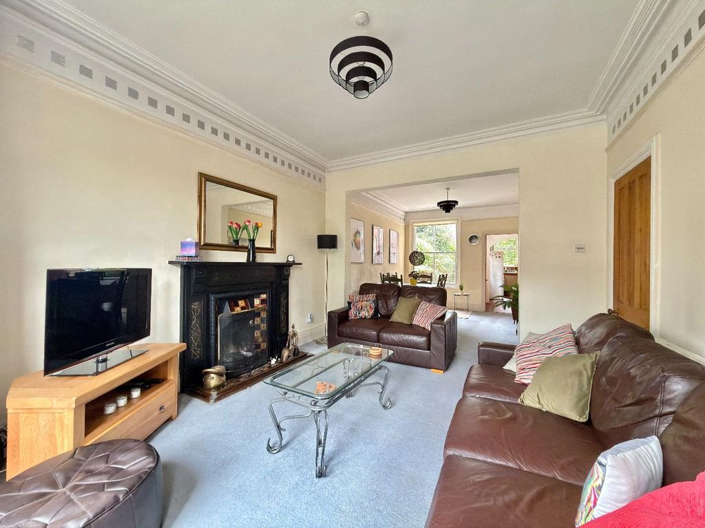 Property photo 3 of 32