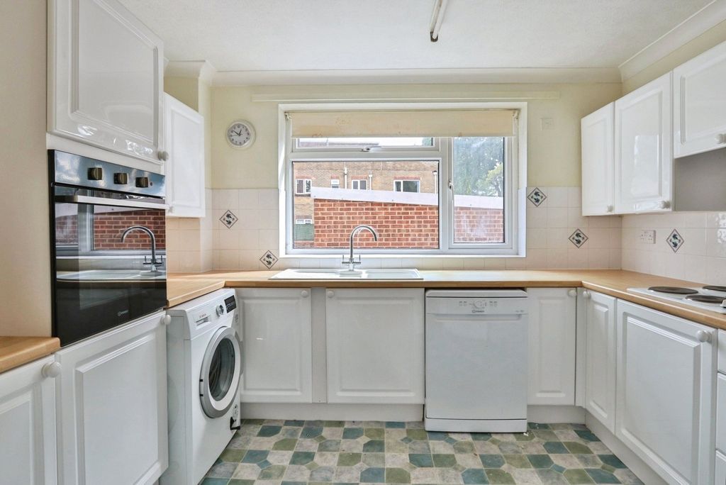 Property photo 3 of 17 Photo