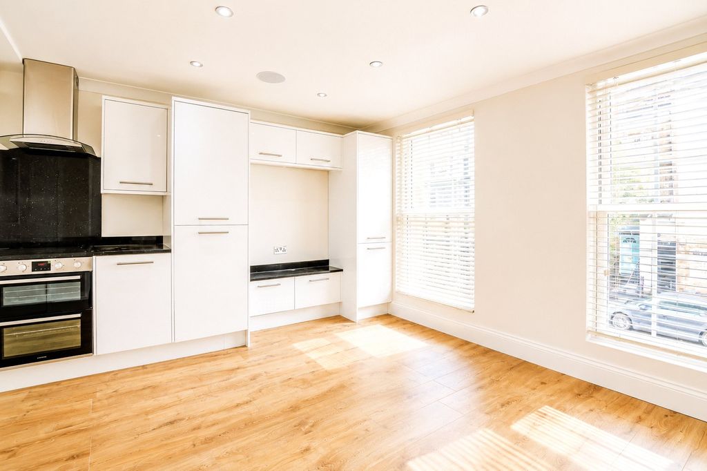 Property photo 3 of 8 Picture No. 19