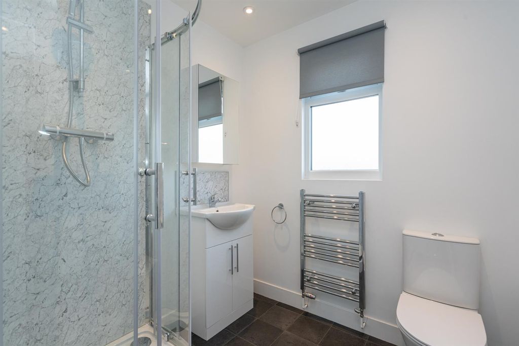 Property photo 3 of 20 Bathroom