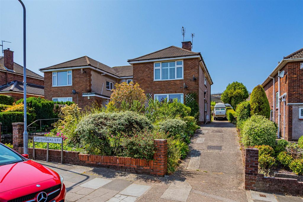 Property photo 1 of 22 Carisbrooke Way 15B (16 Of 20).Jpg