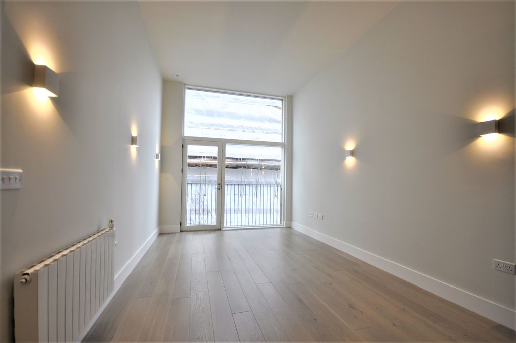 Property photo 1 of 10 Photo 01