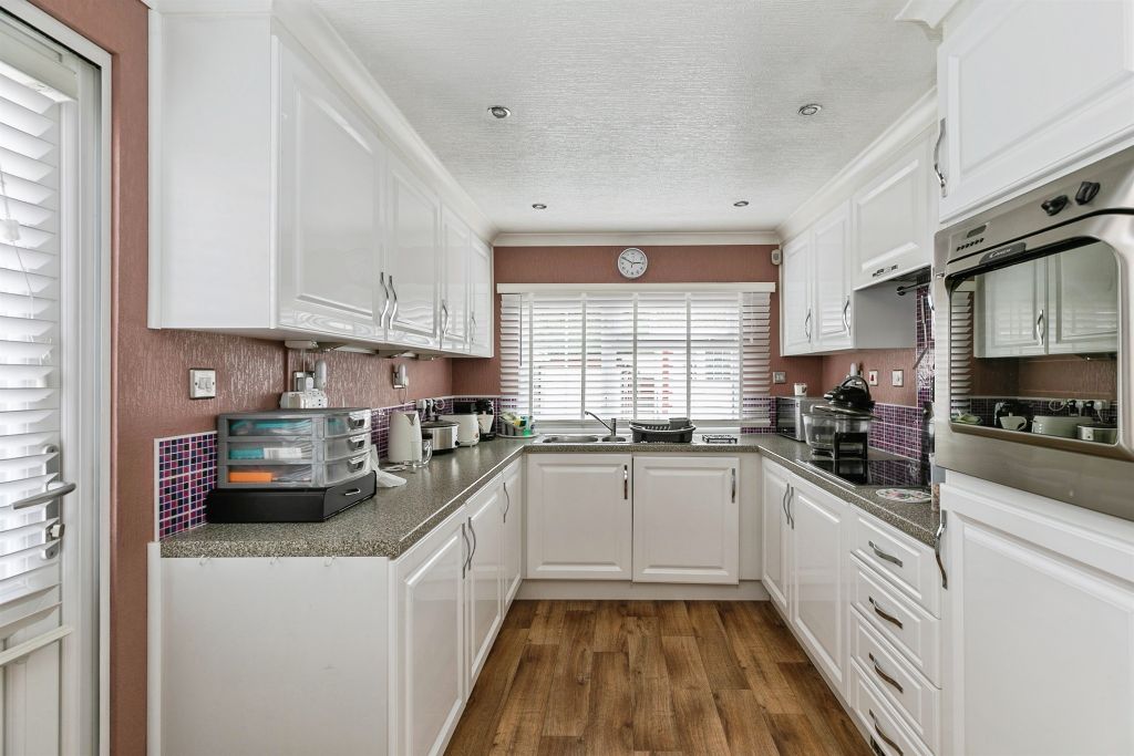 Property photo 2 of 17