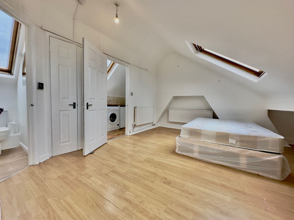 Property photo 1 of 7 1 Bed Studio To Rent Caithness Road, Mitcham Cr4