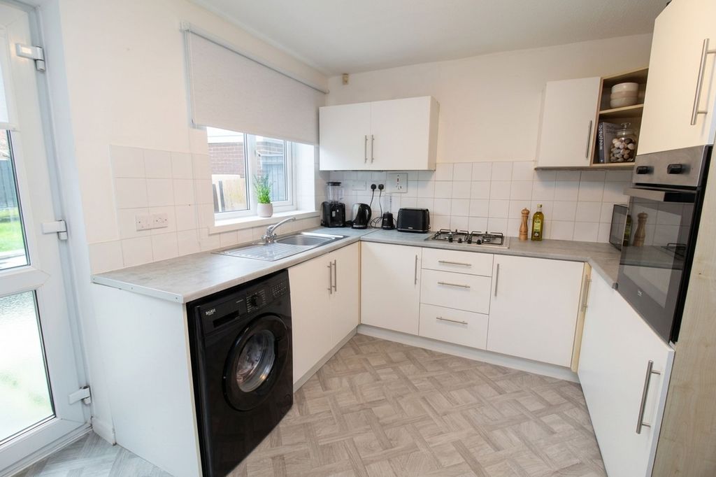 Property photo 3 of 7 Kitchen