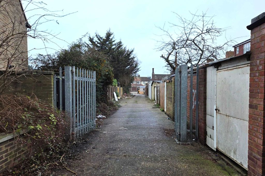 Property photo 3 of 10 Land At Southbury Avenue, Enfield, En1 1Rg