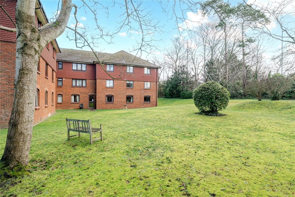 Property photo 3 of 9 Grounds