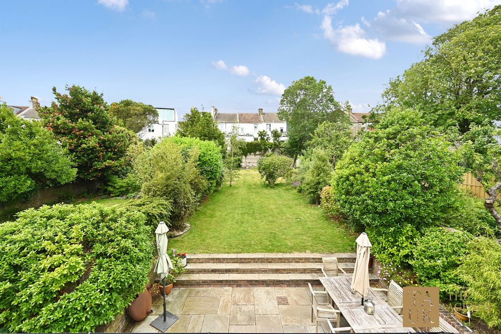 Property photo 1 of 34