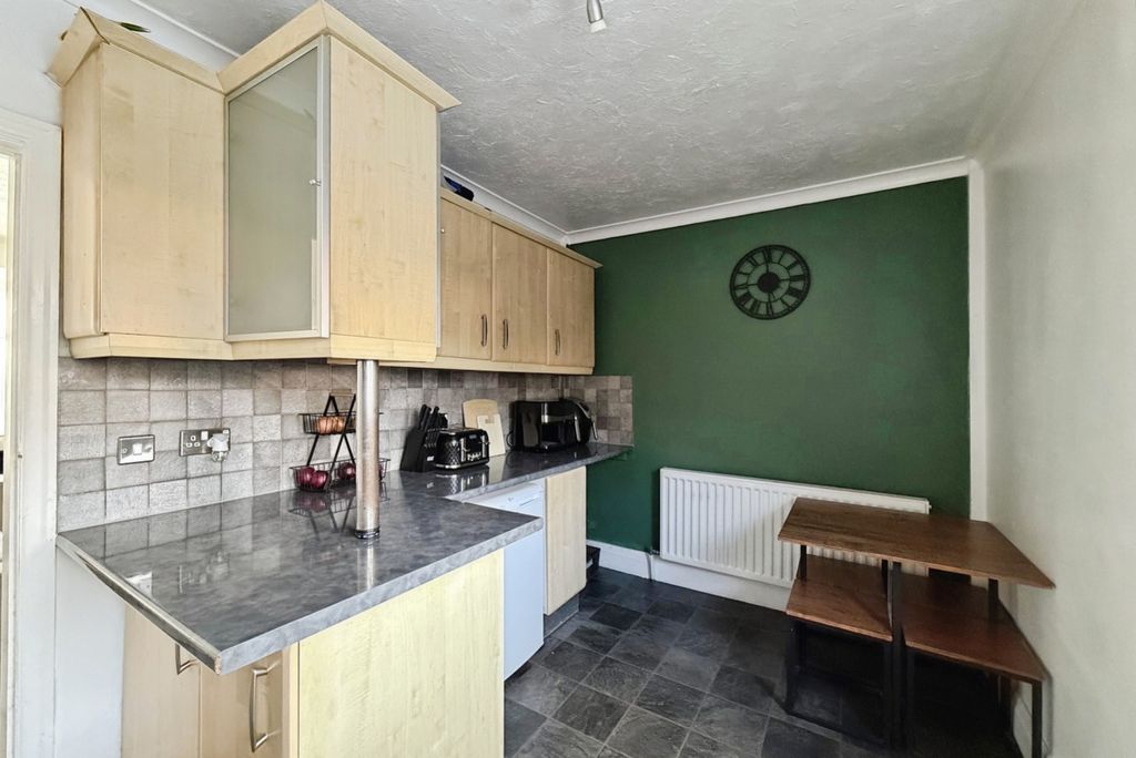 Property photo 3 of 9 4649637