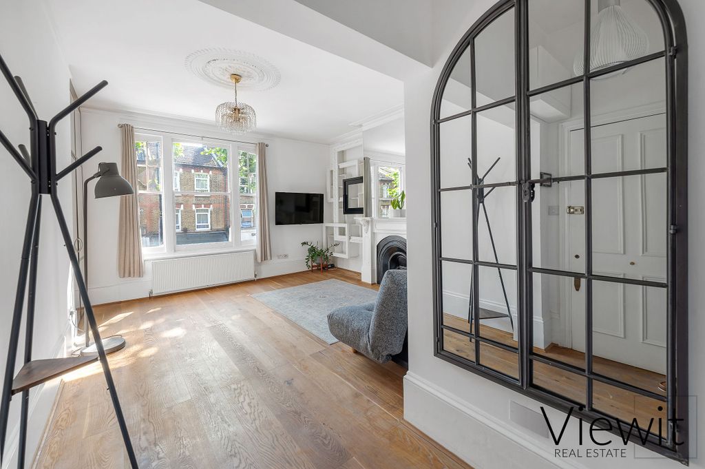 Property photo 1 of 17
