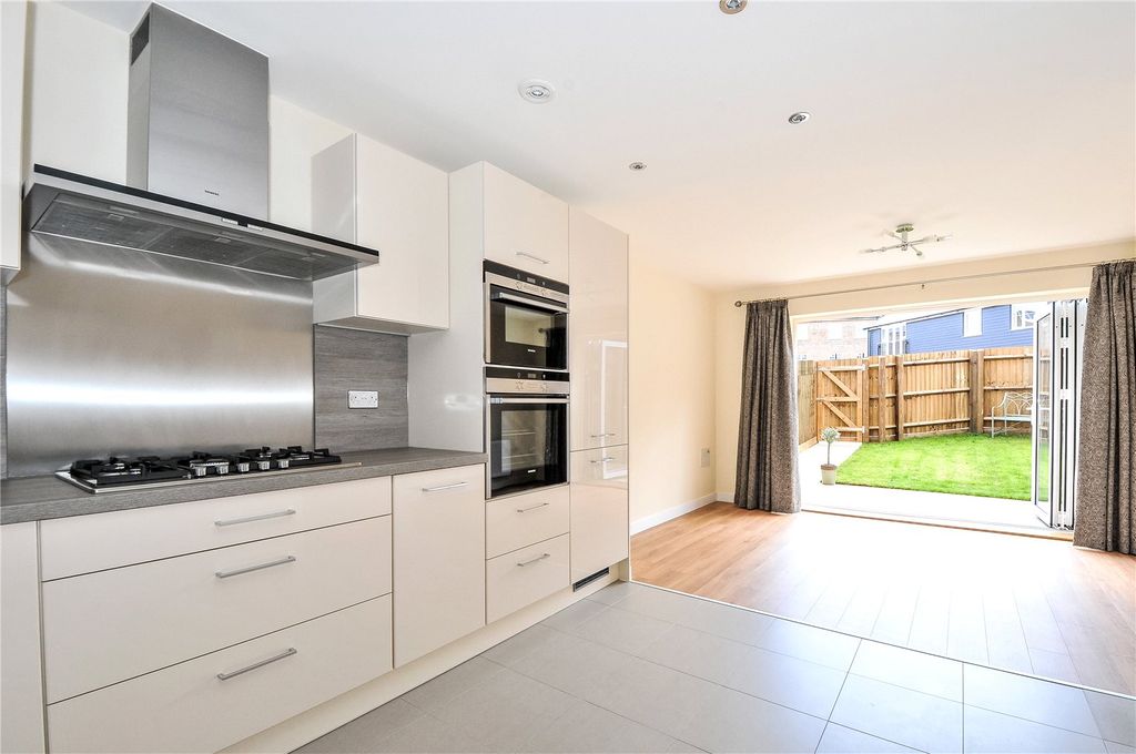 Property photo 2 of 8 Kitchen