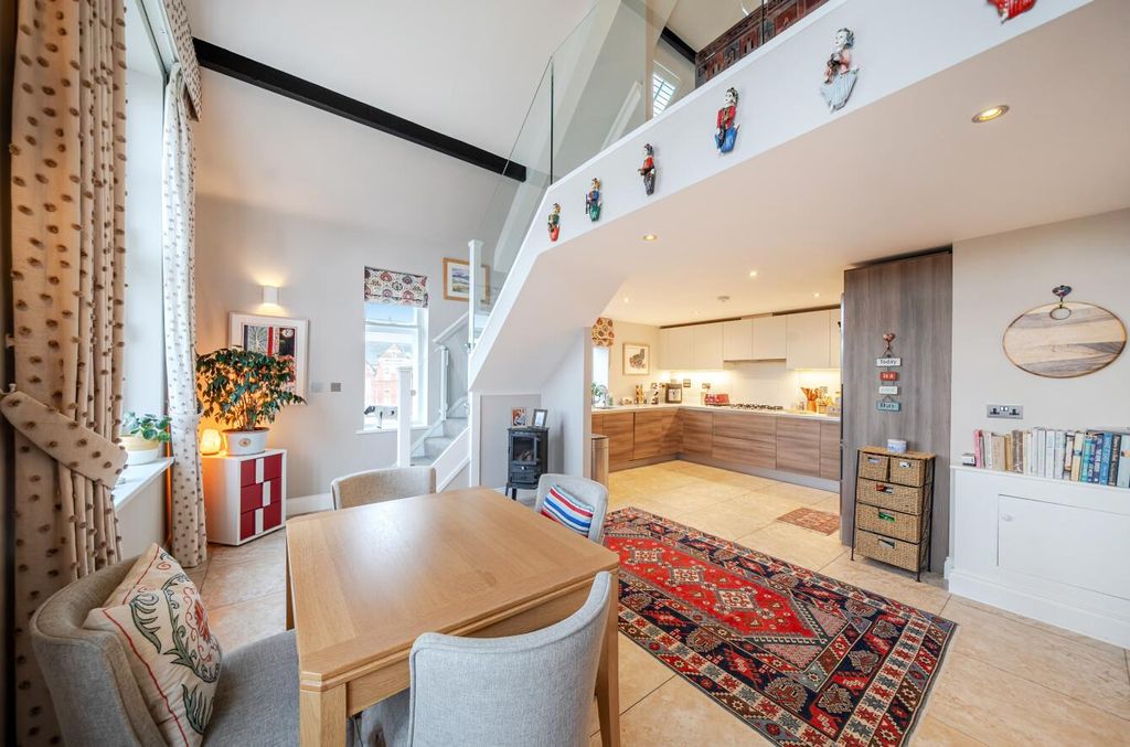 Property photo 2 of 32 Davidson Frost-Wellings, Dfw, Connaught House, Bus