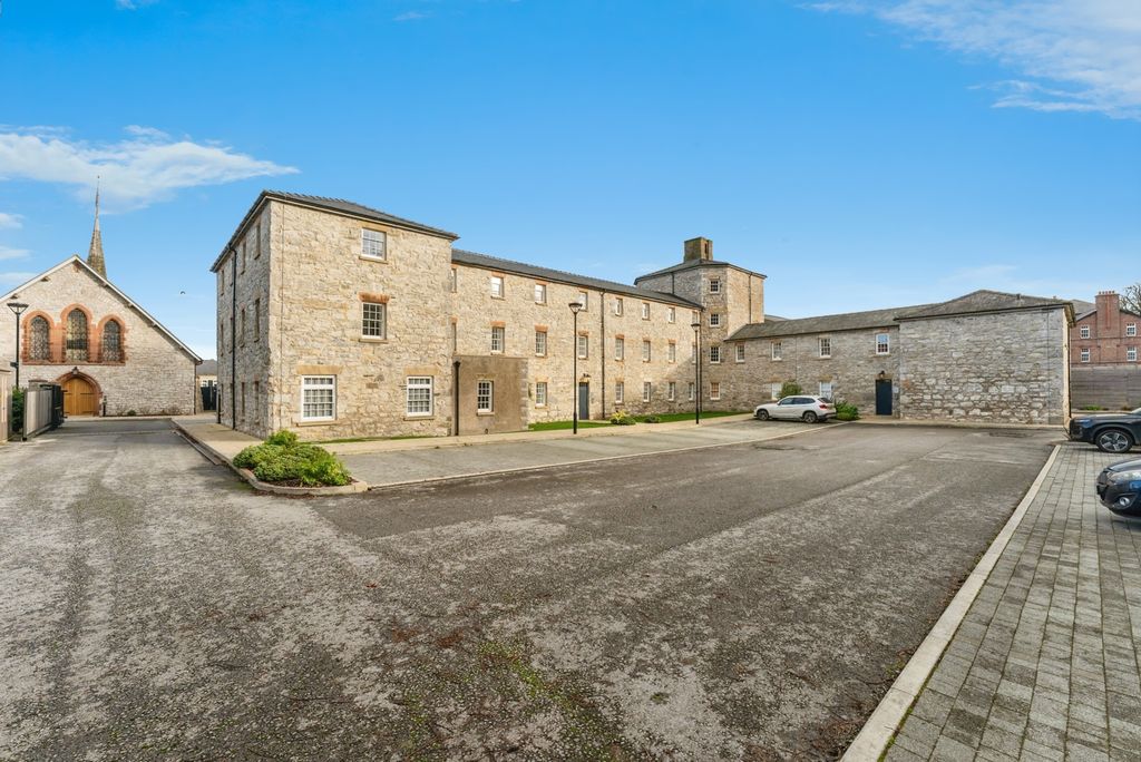 Property photo 1 of 9 Front