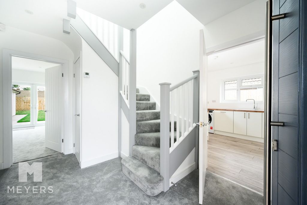 Property photo 2 of 25