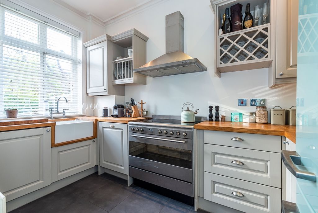 Property photo 1 of 12 Trinity-Cresent-0...