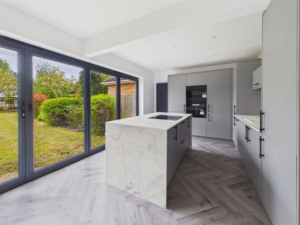 Property photo 2 of 9 Dining Kitchen