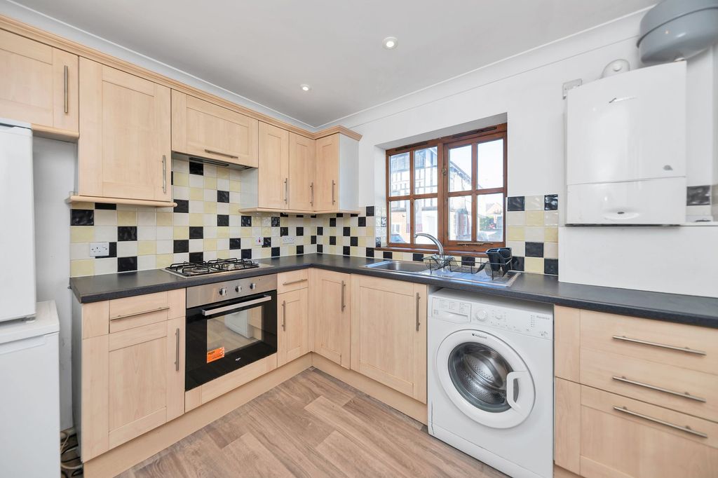 Property photo 2 of 19