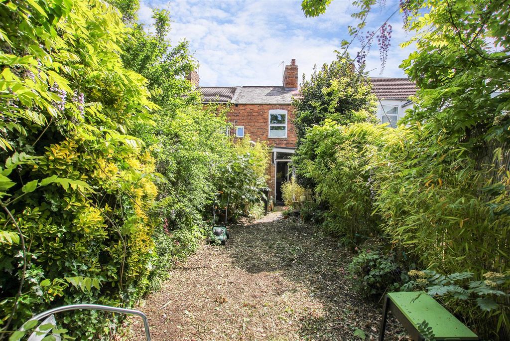 Property photo 2 of 13 Garden