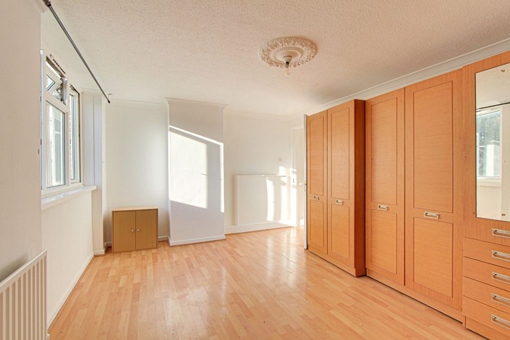 Property photo 1 of 7 Photo 7