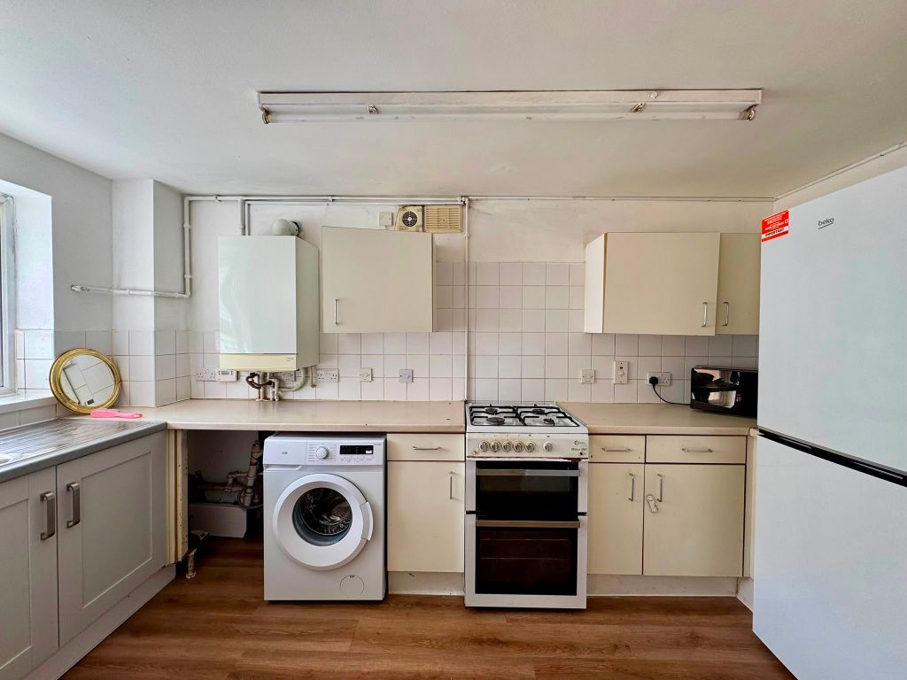 Property photo 2 of 7 47A Highmead Crescent, Ha0 4Eq (5)