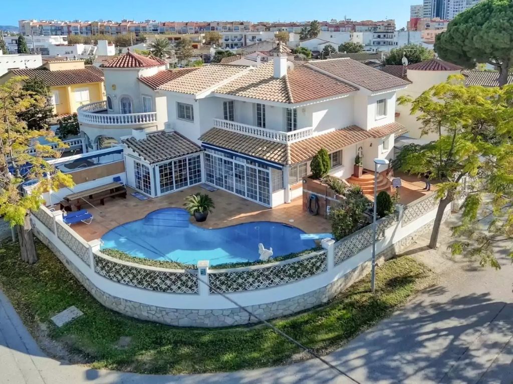 Property photo 1 of 50