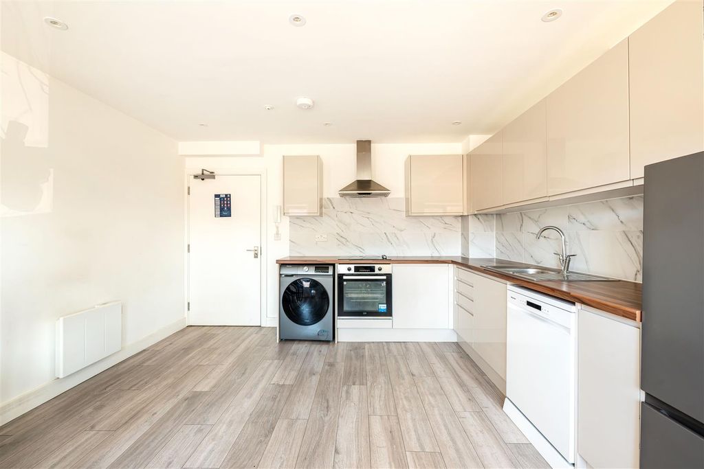 Property photo 2 of 5 Kitchen