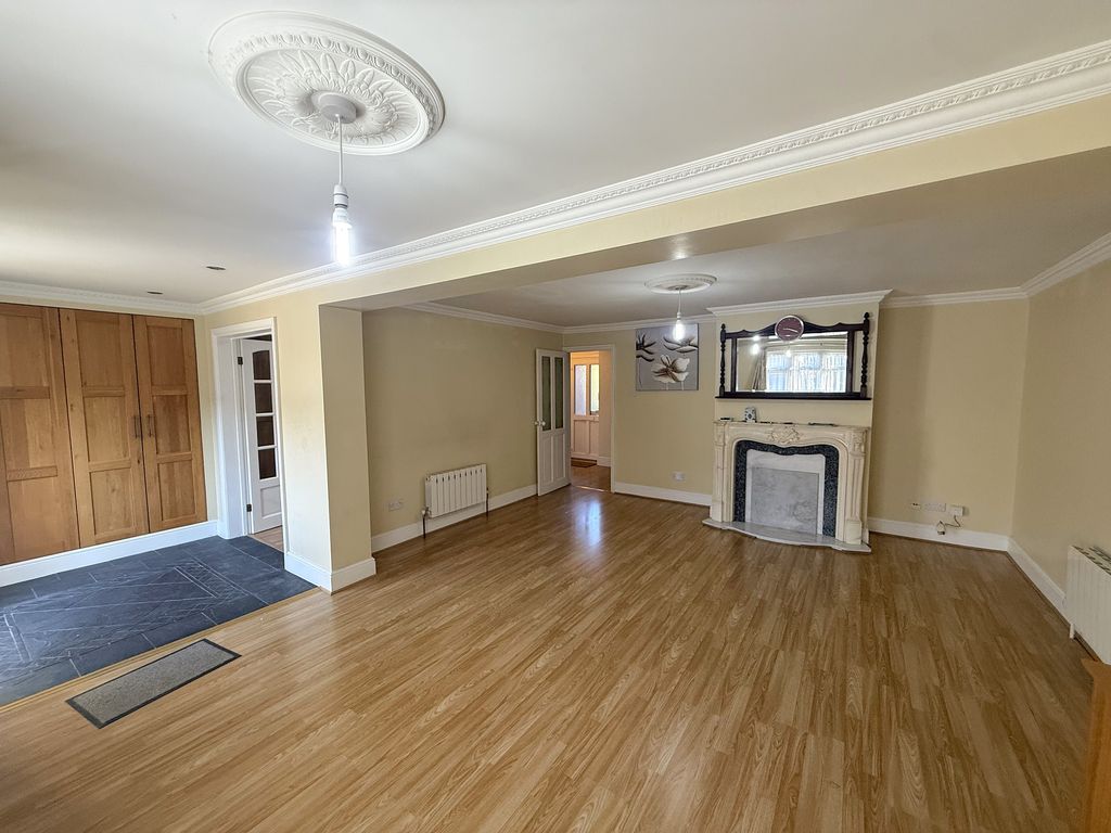 Property photo 2 of 8 Image