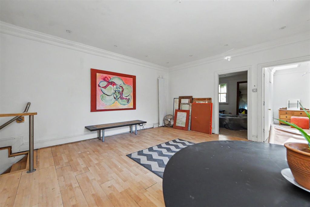Property photo 3 of 15 Lounge
