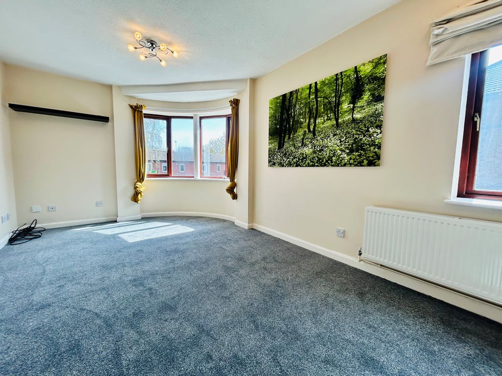 Property photo 3 of 6 Living Room