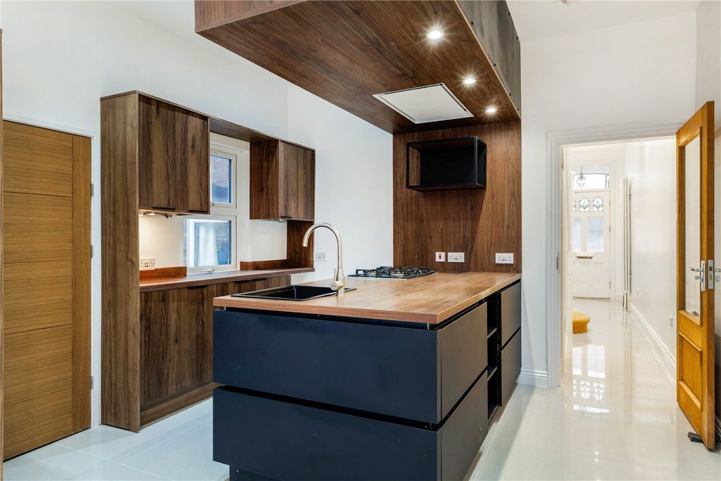 Property photo 2 of 17 Picture No. 21