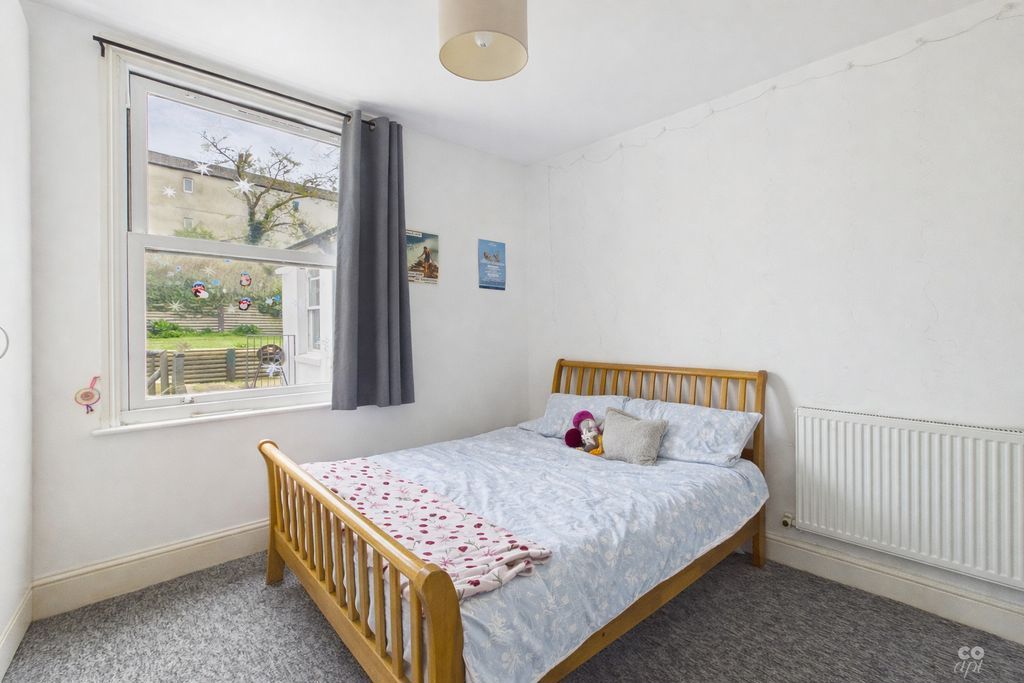 Property photo 3 of 13 Photo 8