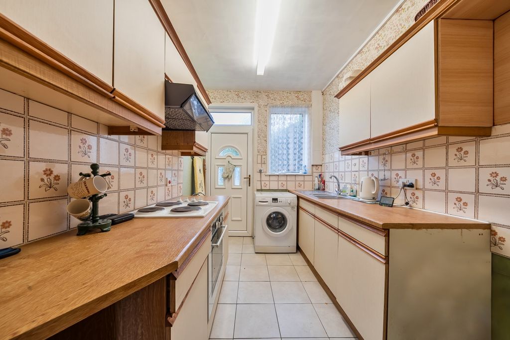 Property photo 3 of 15 1386122-11-69380B2F0Da3d