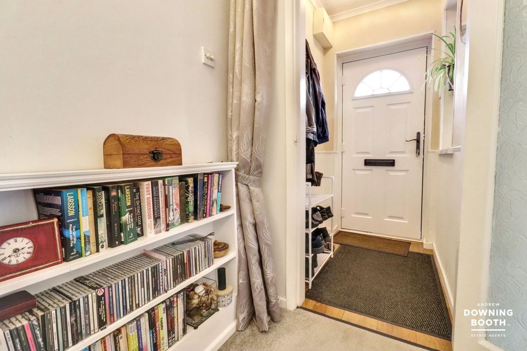 Property photo 2 of 27