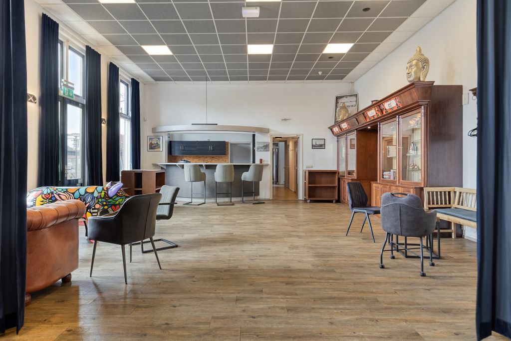 Property photo 3 of 49