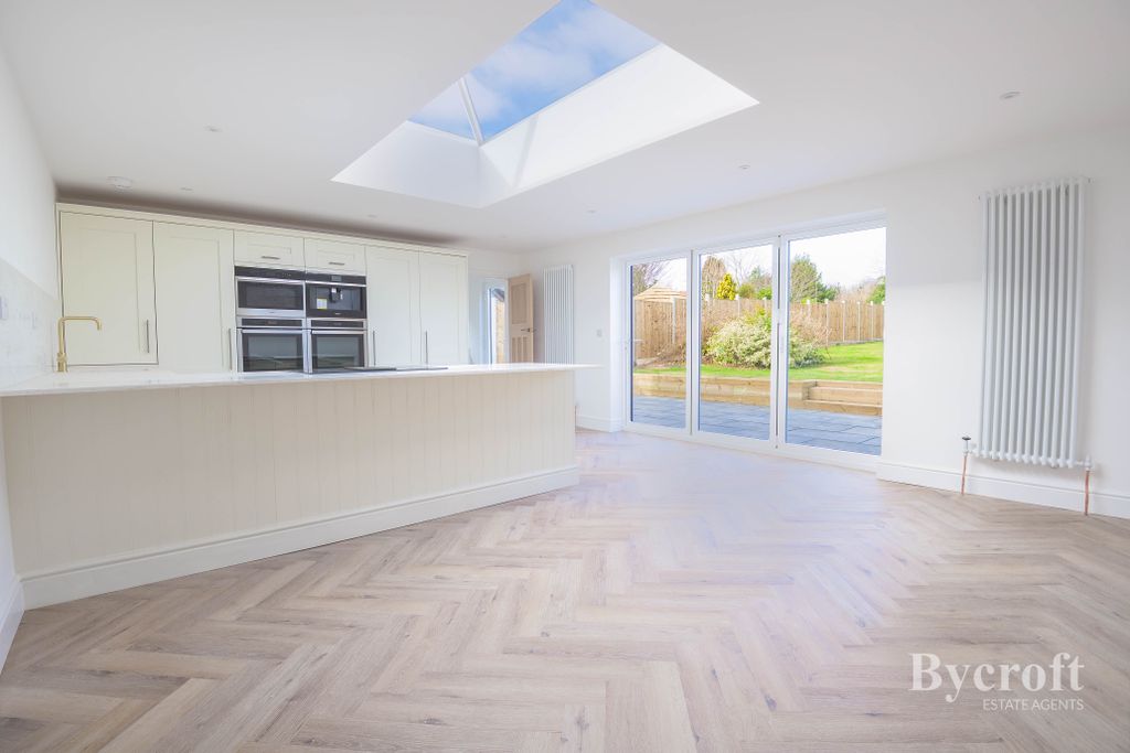 Property photo 2 of 27