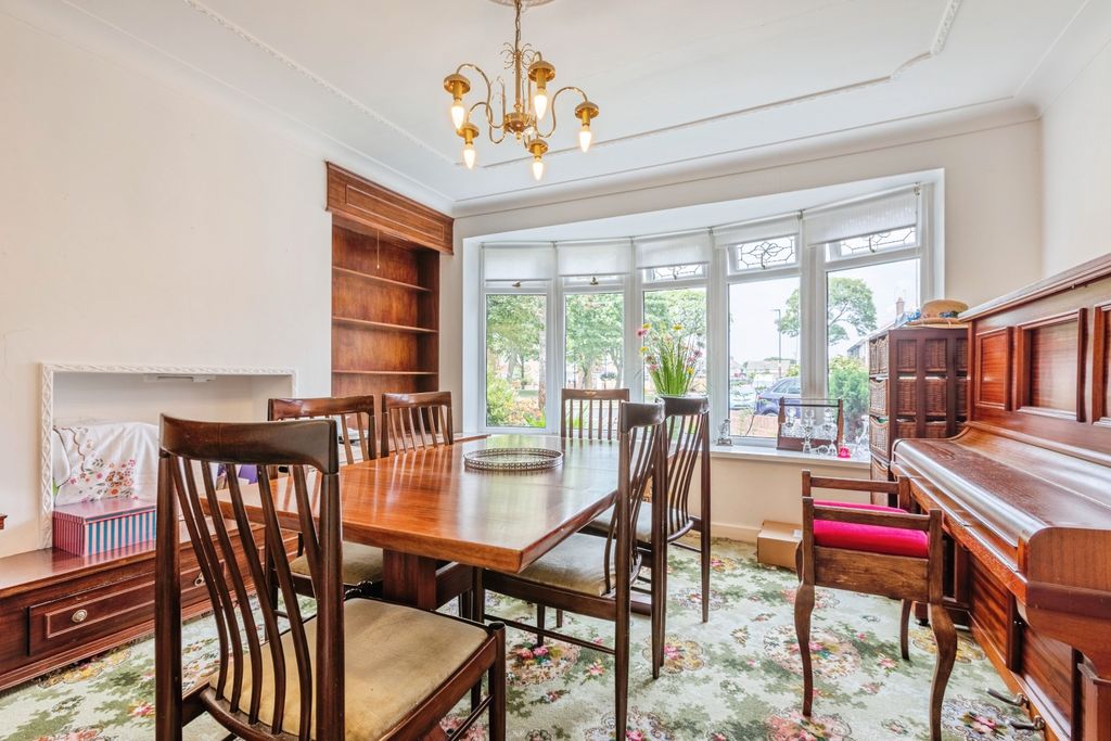 Property photo 2 of 11 Dining Room