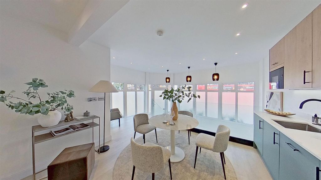 Property photo 1 of 15 178-Mitcham-Road-Tooting-Sw17-08092025_121109.Jpg
