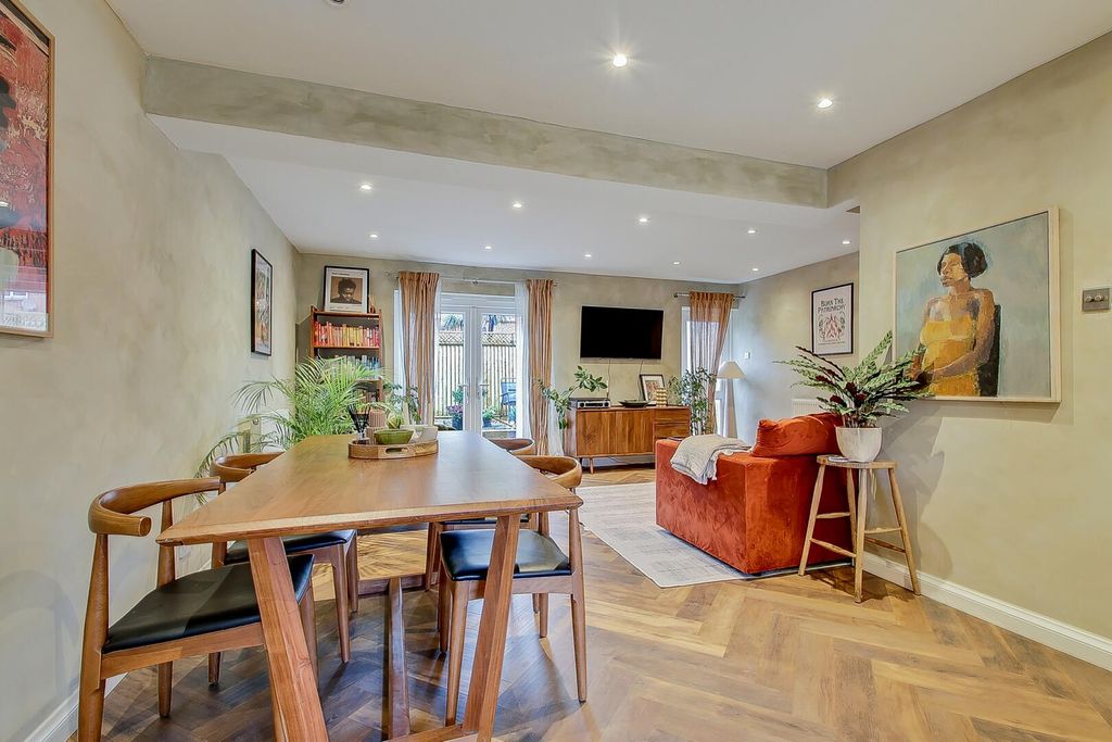 Property photo 3 of 17 Dining Room