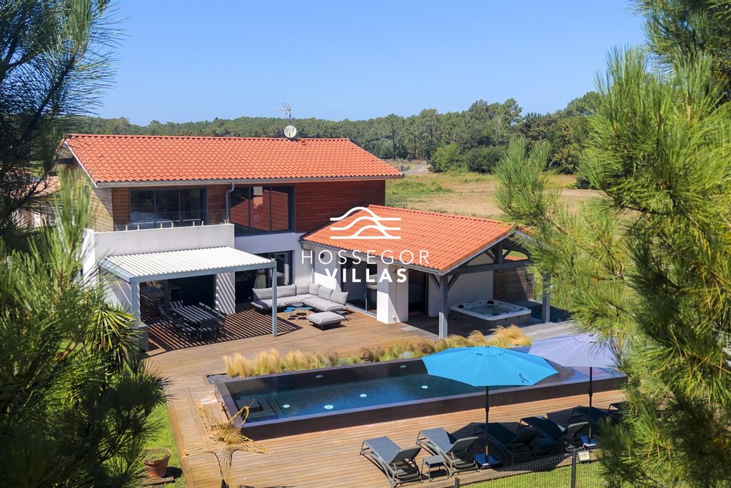 Property photo 1 of 17 Villa Joy